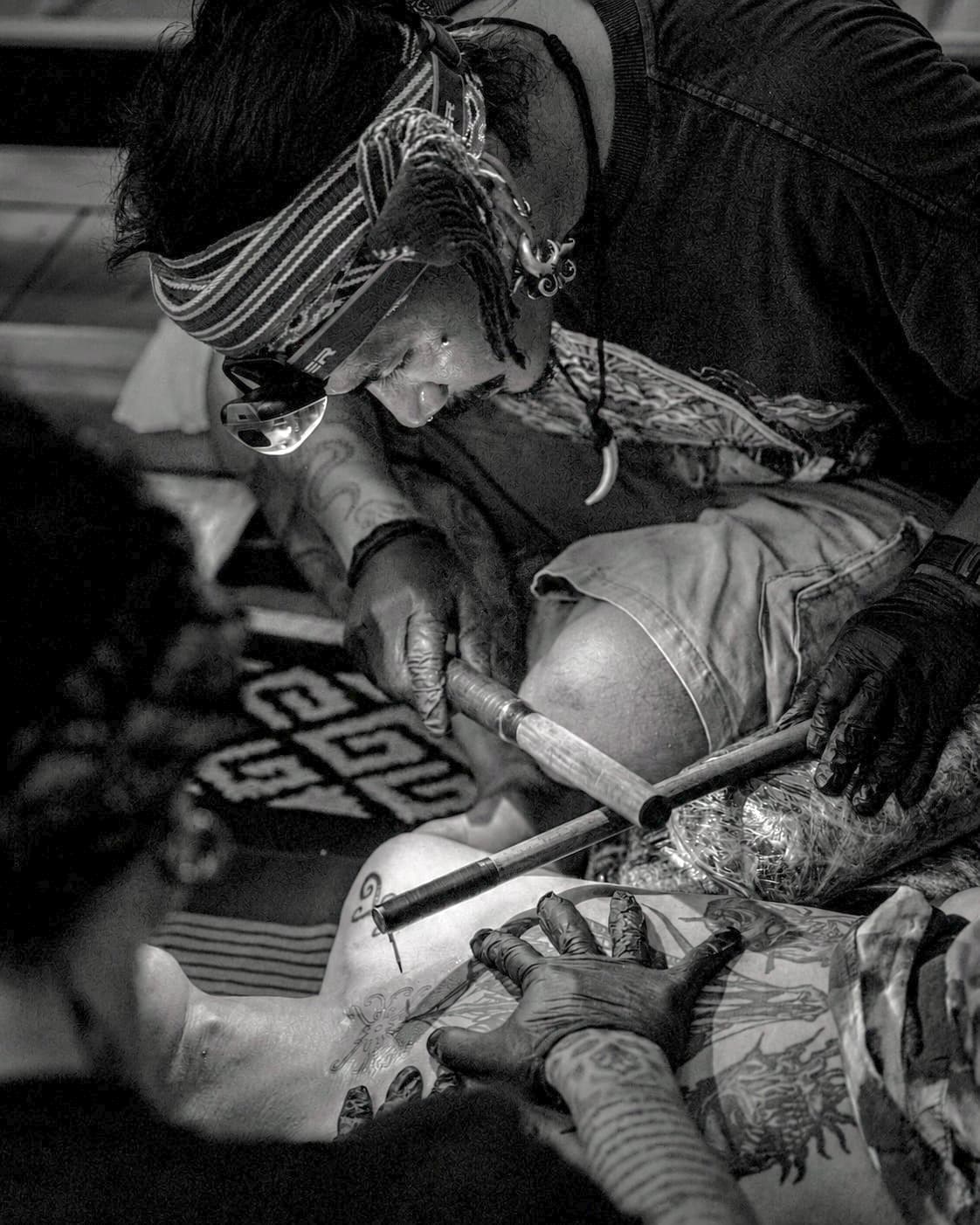 HANDPOKE TATTOO OR HAND TAPPING TATTOO IN BALI: WICH TECHNIQUE SHOULD YOUR CHOOSE?